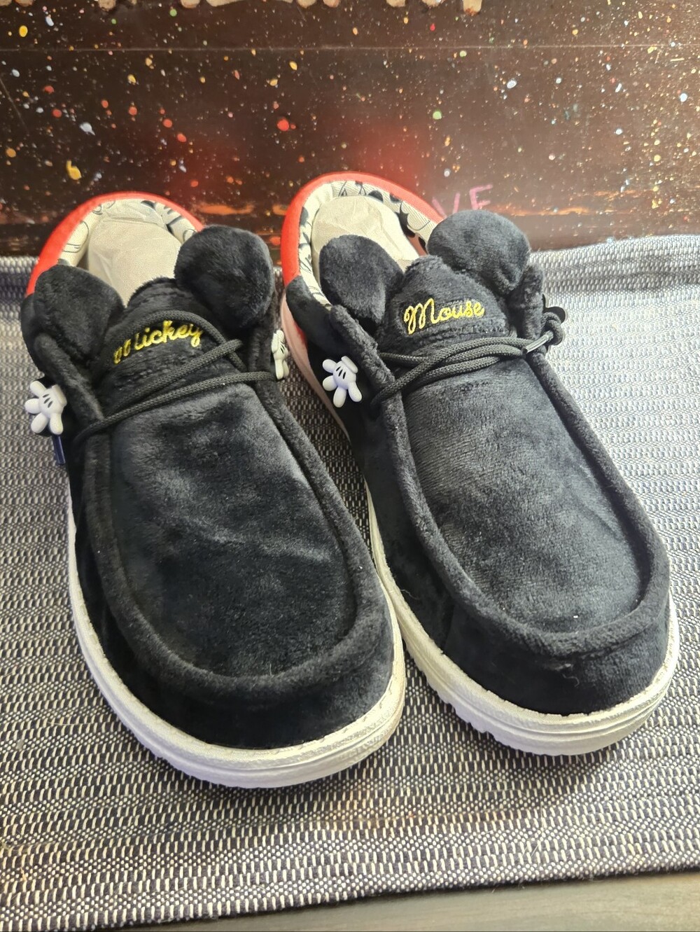 Hey Dude Disney Mickey Mouse Wally Shoes Men’s Sz 8 Women's size 10 New w/ box